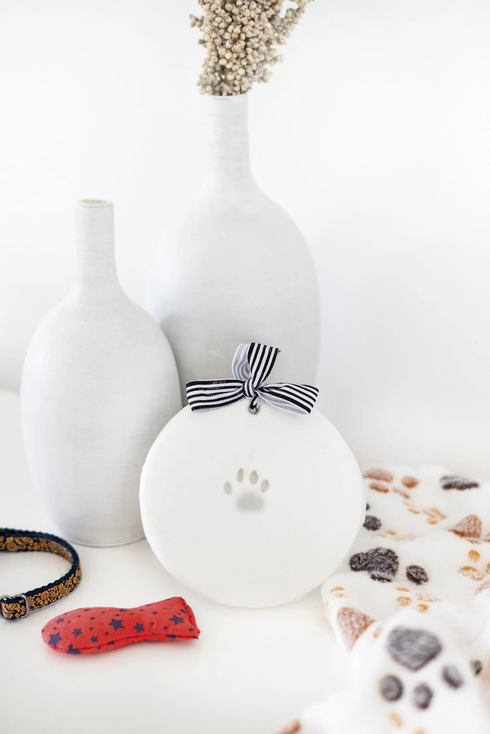 Pearhead Pet Paw Prints pies lub kot łapa nadruk pamiątka ozdoba, kreatywna pamiątka przez cały rok, doskonała dla każdego miłośnika zwierząt domowych lub właściciela zwierząt domowych